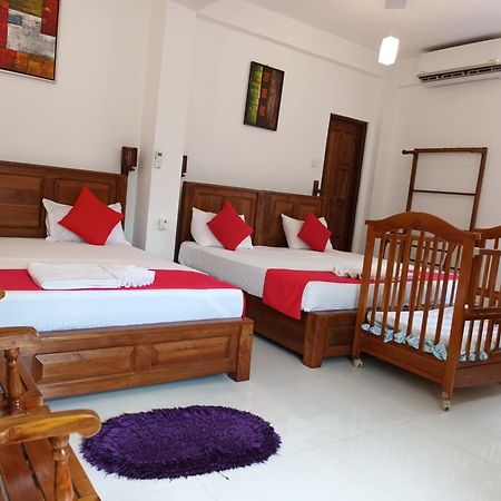 White Camelot Hotell Kandy Eksteriør bilde