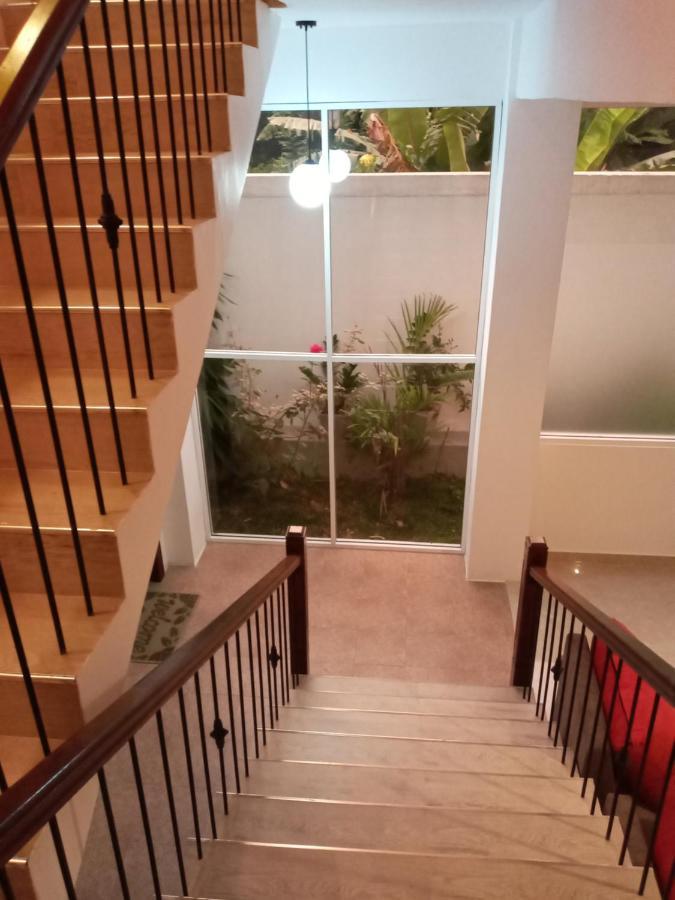 White Camelot Hotell Kandy Eksteriør bilde