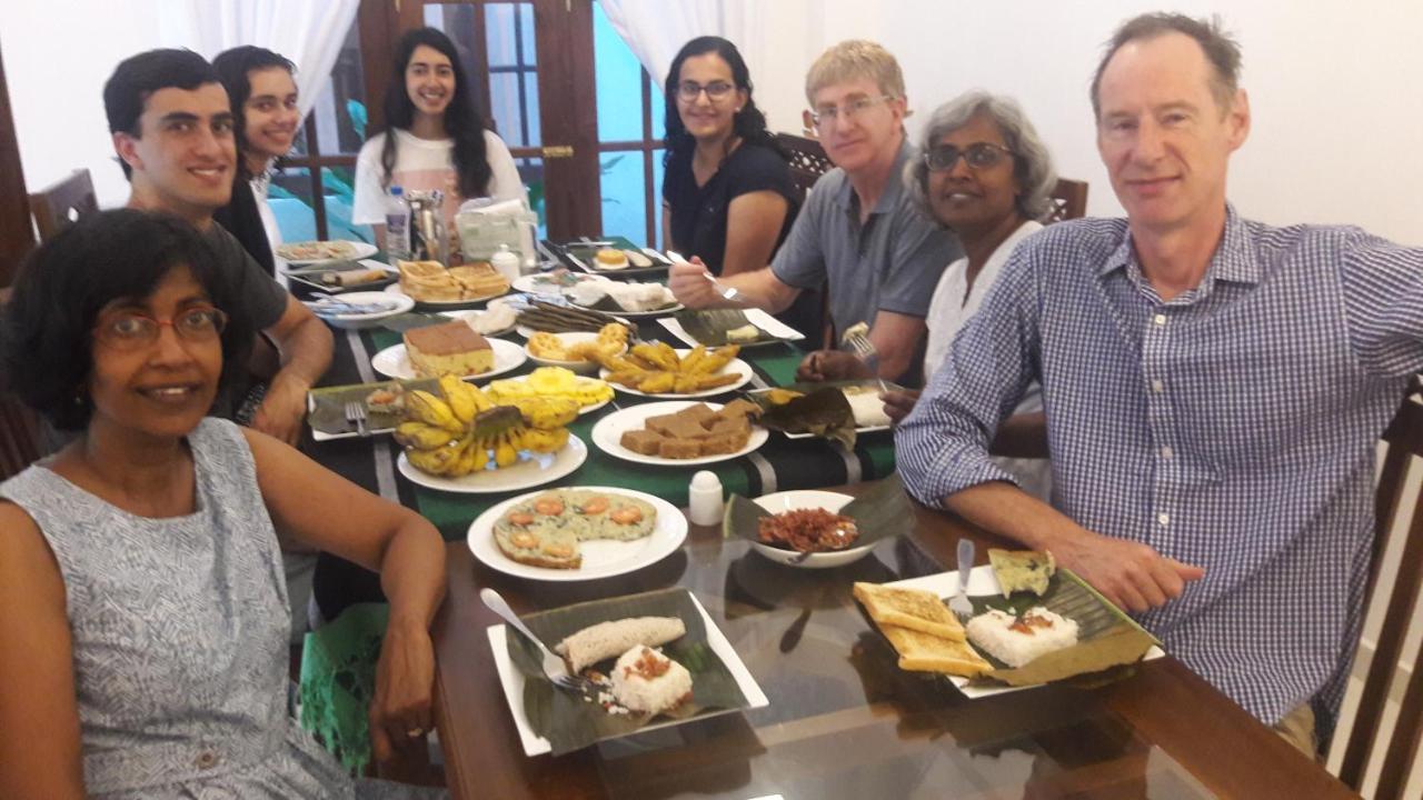 White Camelot Hotell Kandy Eksteriør bilde