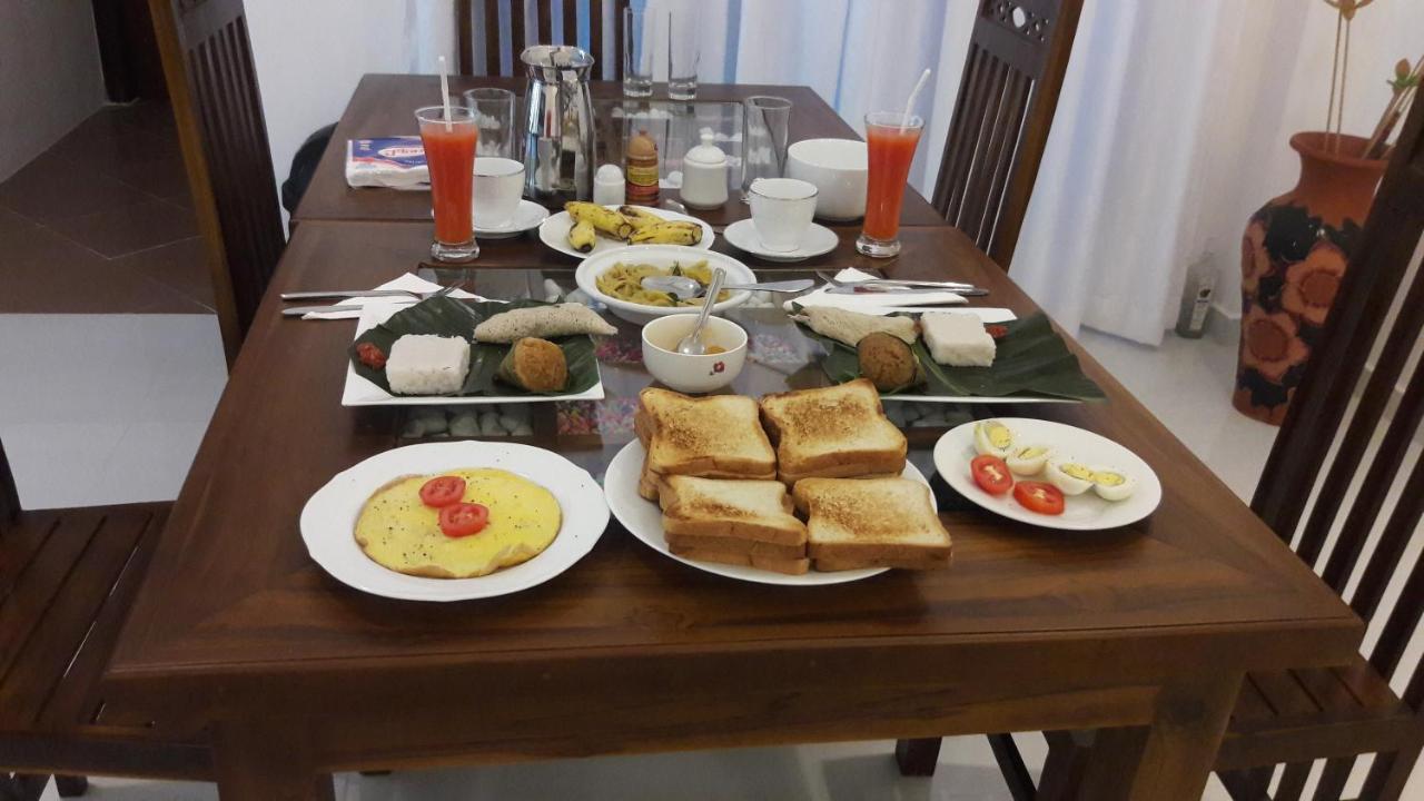 White Camelot Hotell Kandy Eksteriør bilde
