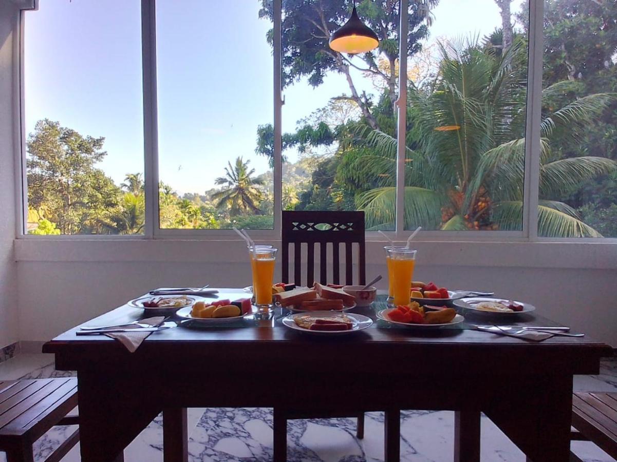White Camelot Hotell Kandy Eksteriør bilde