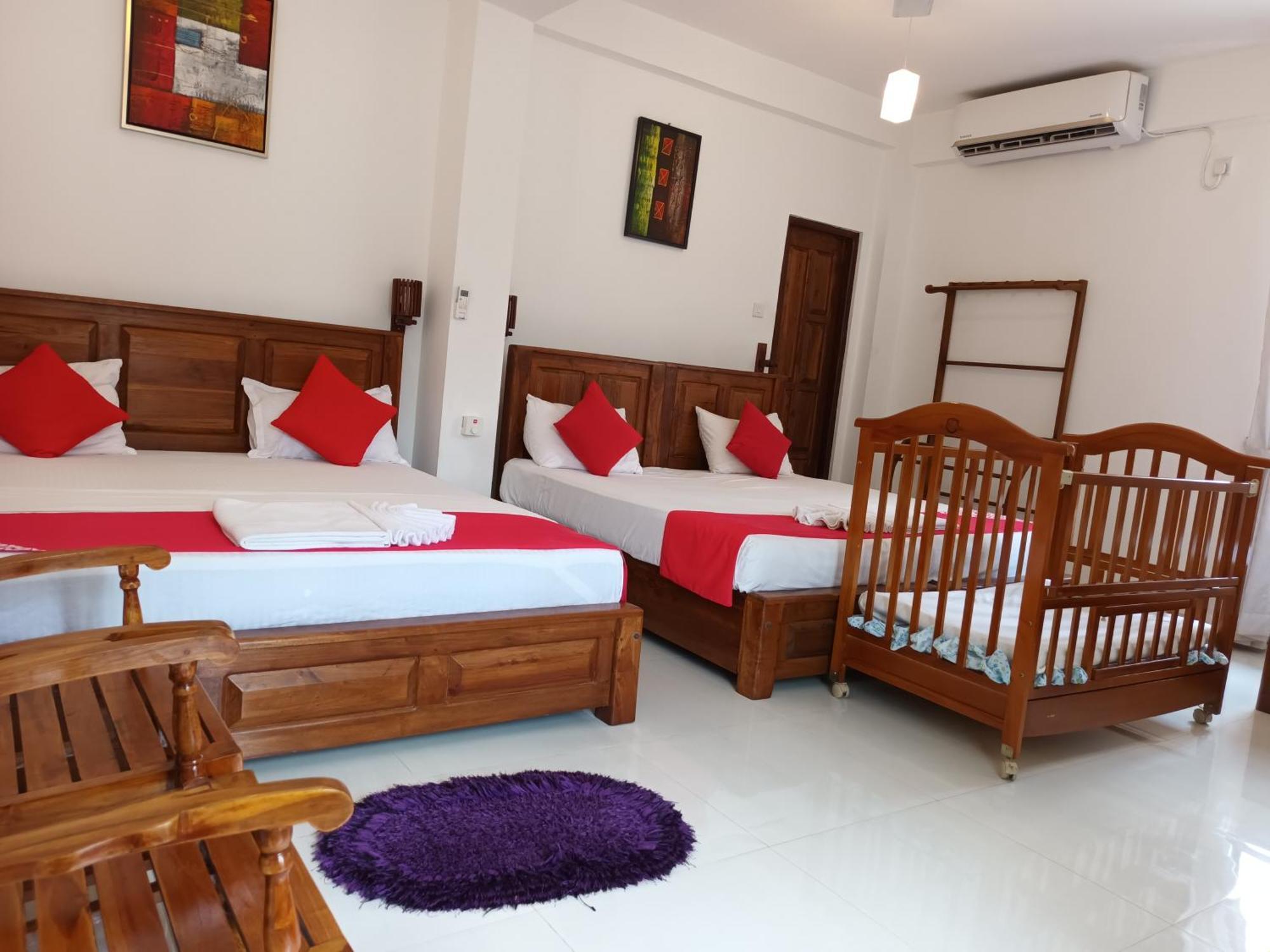 White Camelot Hotell Kandy Eksteriør bilde