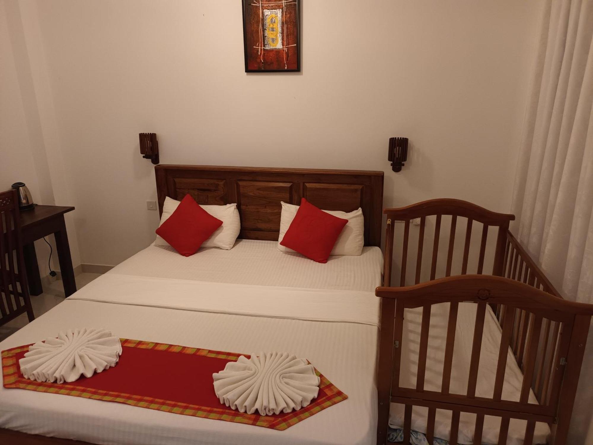 White Camelot Hotell Kandy Eksteriør bilde