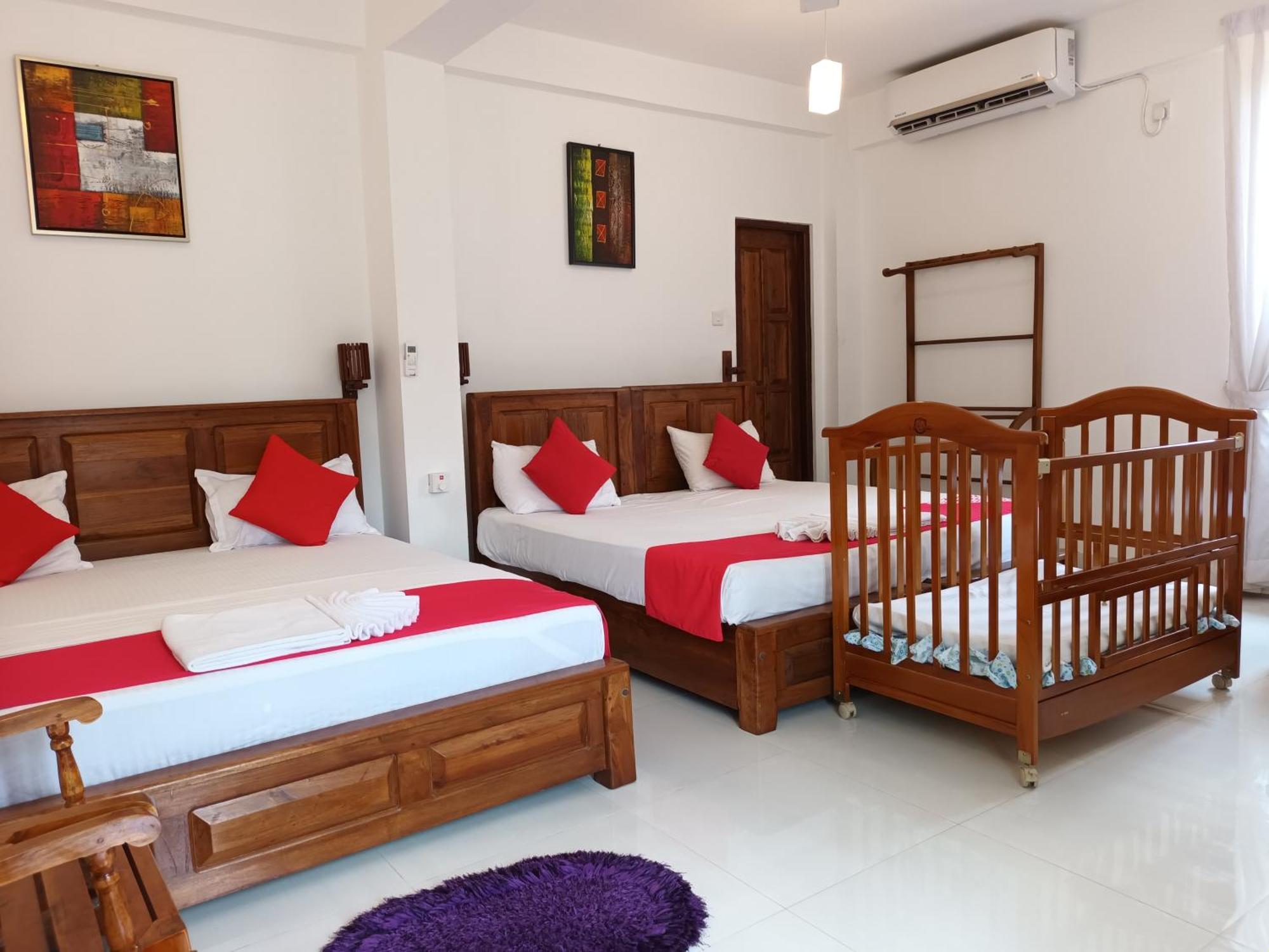 White Camelot Hotell Kandy Eksteriør bilde