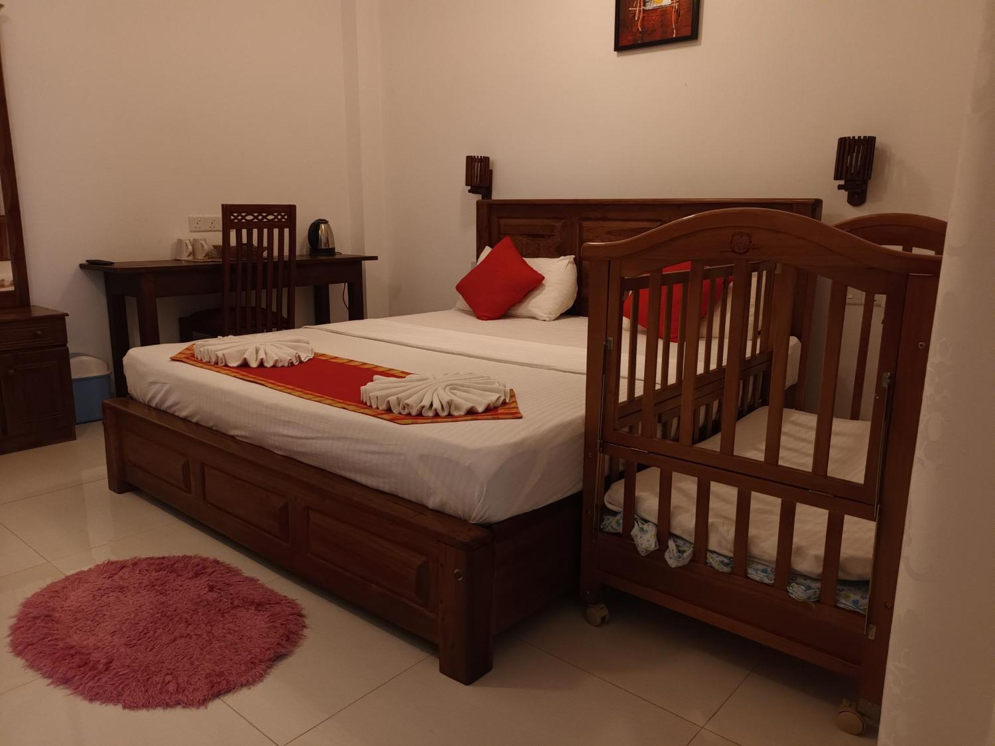 White Camelot Hotell Kandy Eksteriør bilde