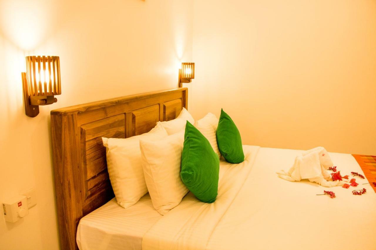 White Camelot Hotell Kandy Eksteriør bilde