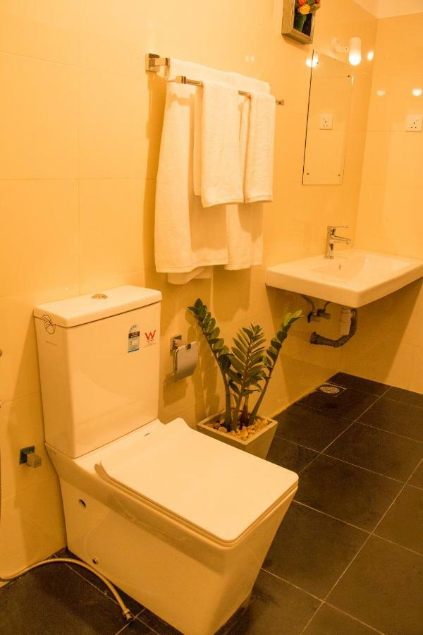 White Camelot Hotell Kandy Eksteriør bilde