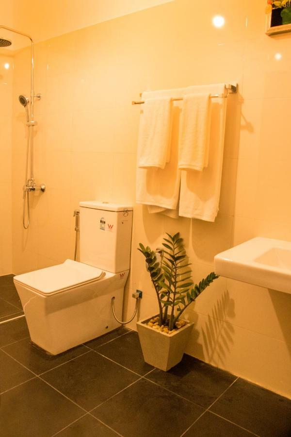White Camelot Hotell Kandy Eksteriør bilde