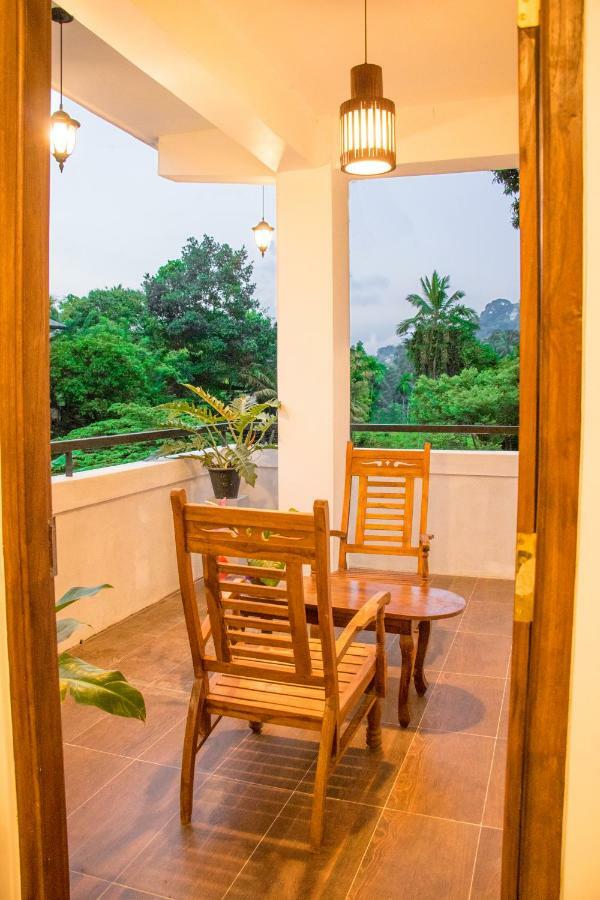 White Camelot Hotell Kandy Eksteriør bilde