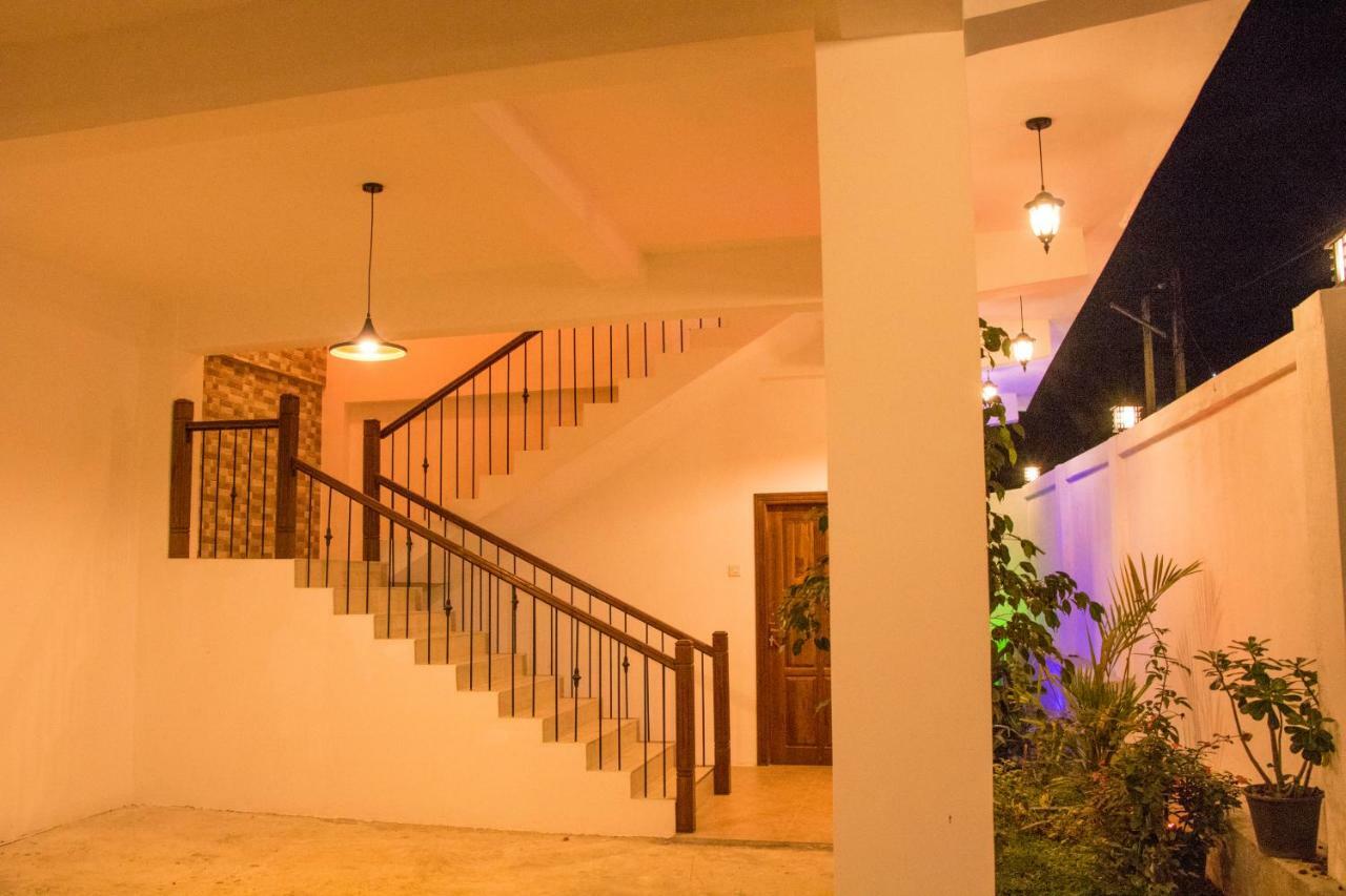 White Camelot Hotell Kandy Eksteriør bilde