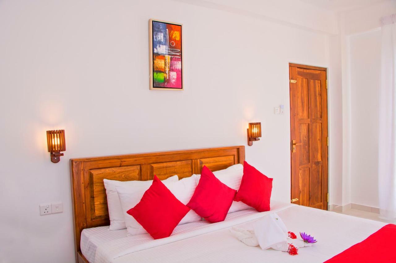 White Camelot Hotell Kandy Eksteriør bilde