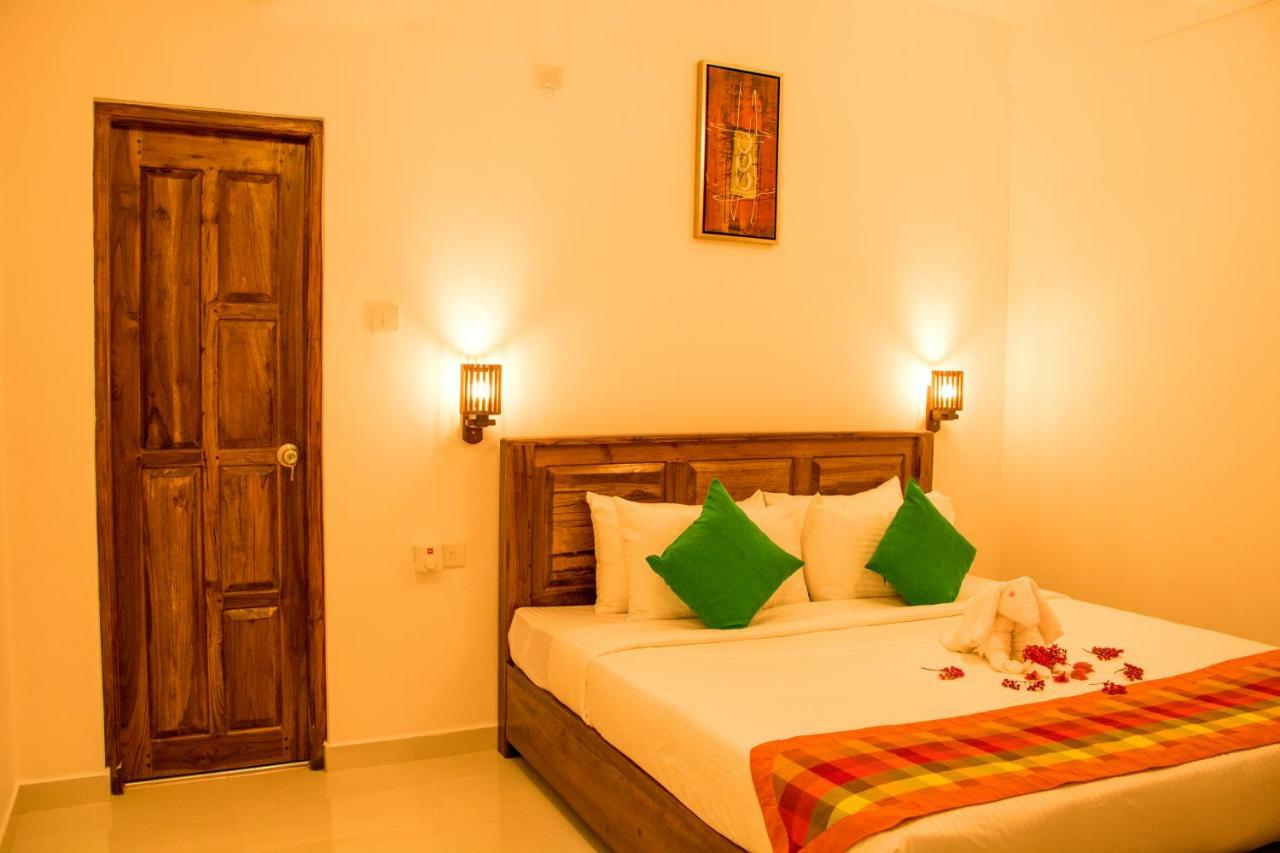 White Camelot Hotell Kandy Eksteriør bilde