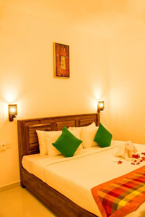 White Camelot Hotell Kandy Eksteriør bilde