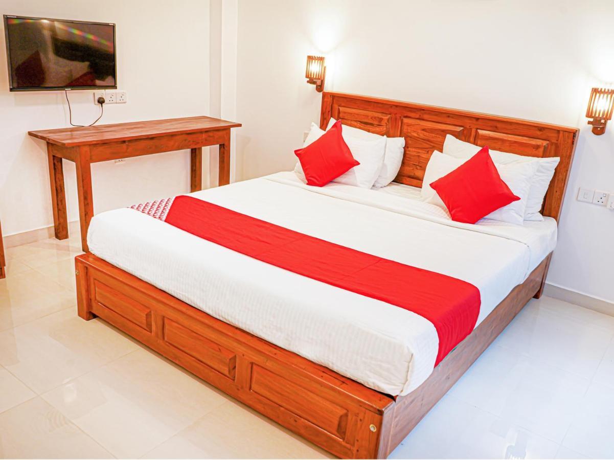 White Camelot Hotell Kandy Eksteriør bilde