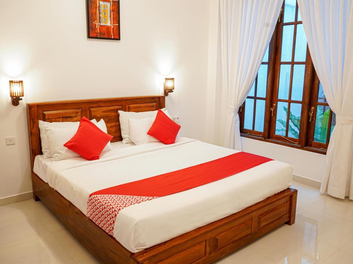 White Camelot Hotell Kandy Eksteriør bilde